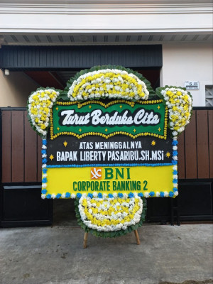 Papan Bunga Duka di Supiori Timur