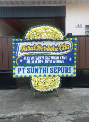 Papan Bunga Duka di Supiori Timur