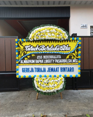 Papan Bunga Duka di Supiori Timur
